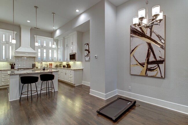 Photo - 2020 McGowen St Unidad M