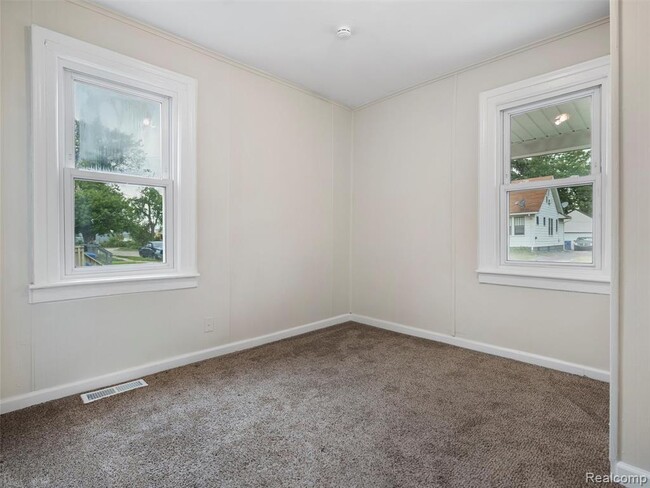 Photo - 7060 Maxwell Ave