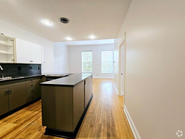 Building Photo - 236 S Elm St Unit Apt. D