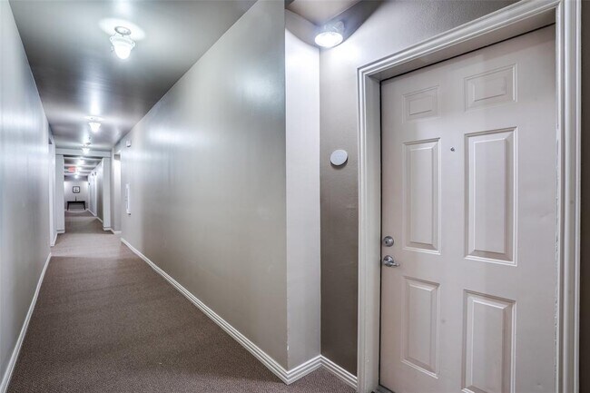 Photo - 2305 Worthington St Unidad 332