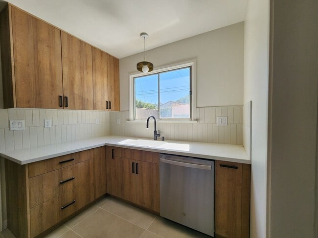 Building Photo - 337 N Gardner St Unit 339 N. Gardner St Rental