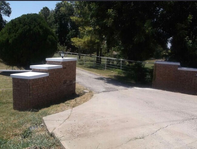 Photo - 5401 SE Bishop Rd