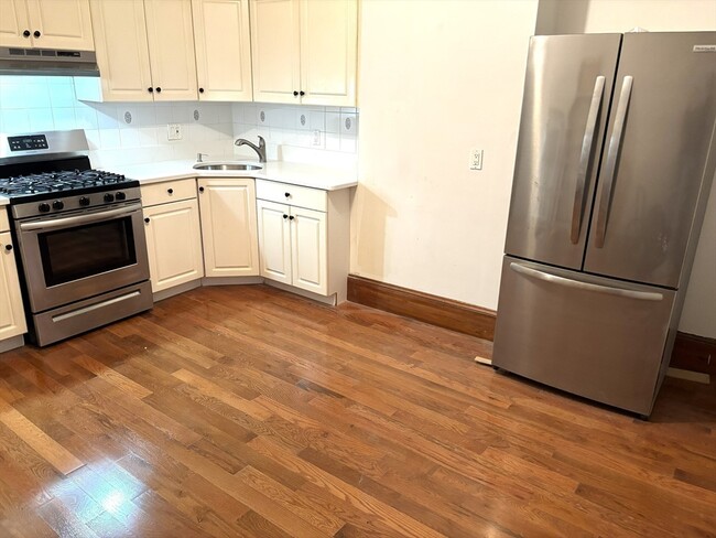 Photo - 263 W 2nd St Unit 1