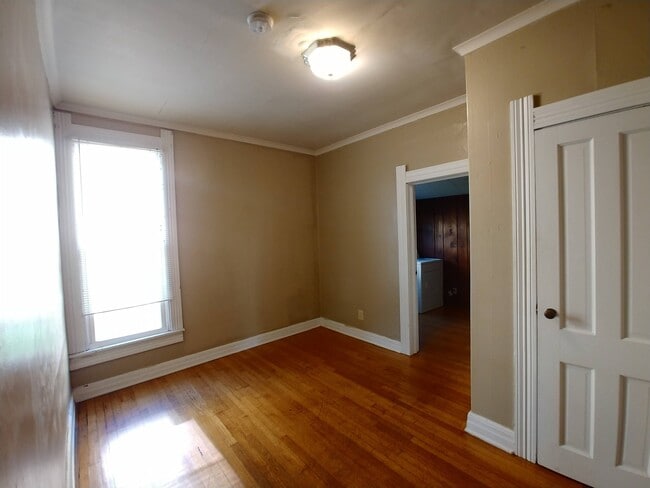 Photo - 311 E 10th St Unit 1