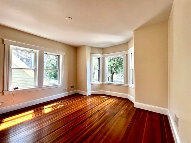 Building Photo - 1 Fort Avenue Ter Unit 2 Rental