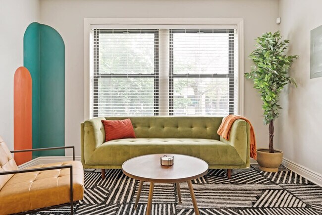 Photo - 3437 N Lakewood Ave Unit ID1026693P