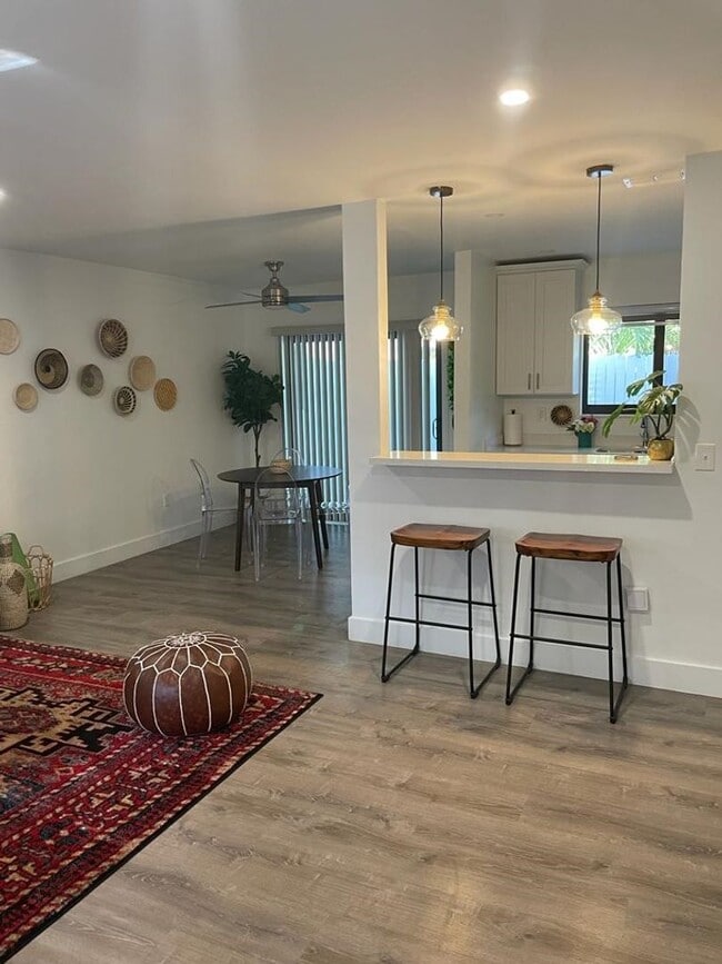 Building Photo - Center Street Unit 2917