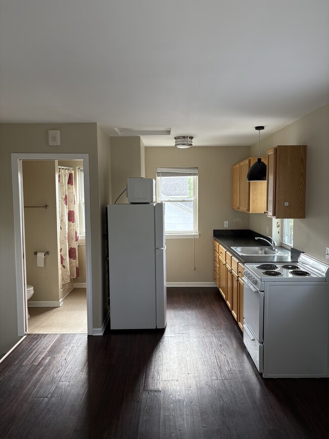 Photo - 253 W 15th St Unidad Studio Apartment