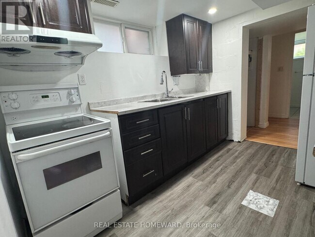 Photo - 30 Marchington Cir