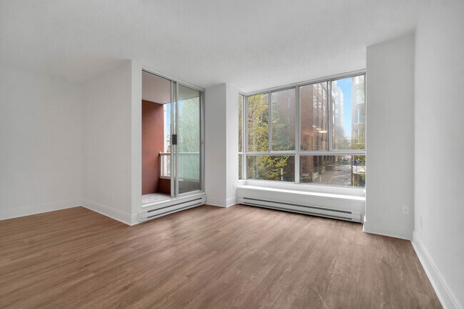 Photo - 1360 Hornby Street
