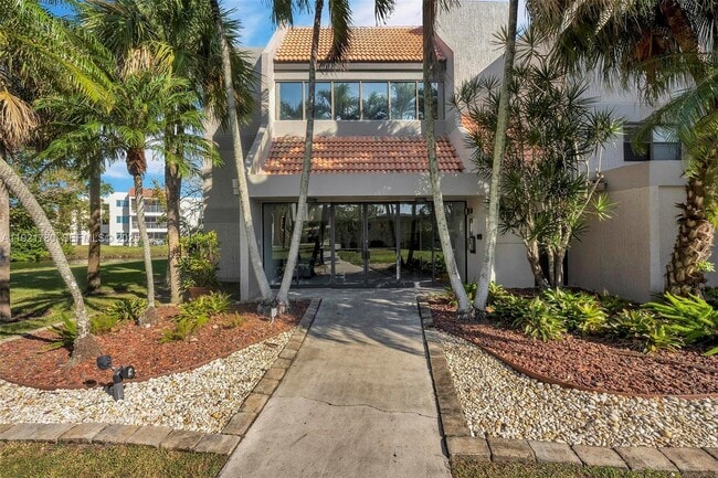 Building Photo - 230 Lakeview Dr Unit 206