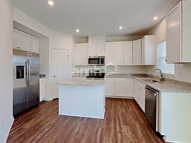 Photo - 5053 Twin River Dr