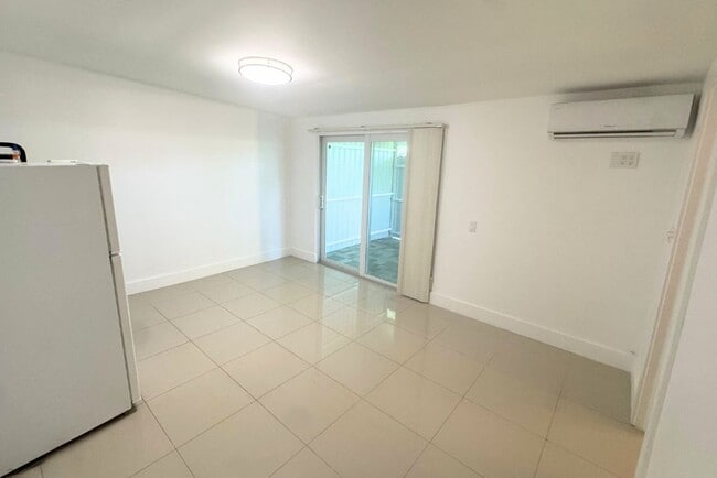 Building Photo - 7930 SW 36th Ter Unit 3 Rental
