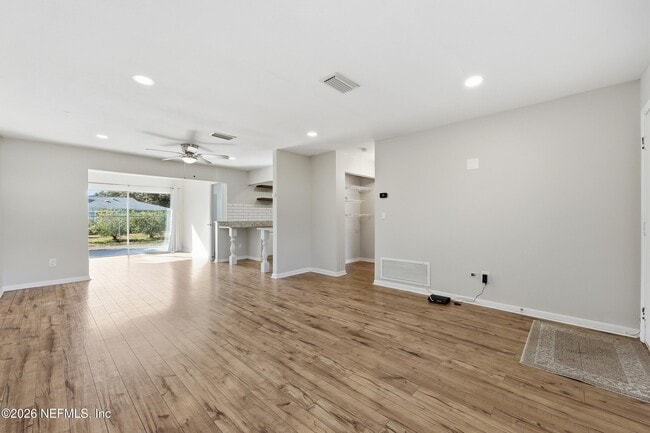 Photo - 335 Palos Ct