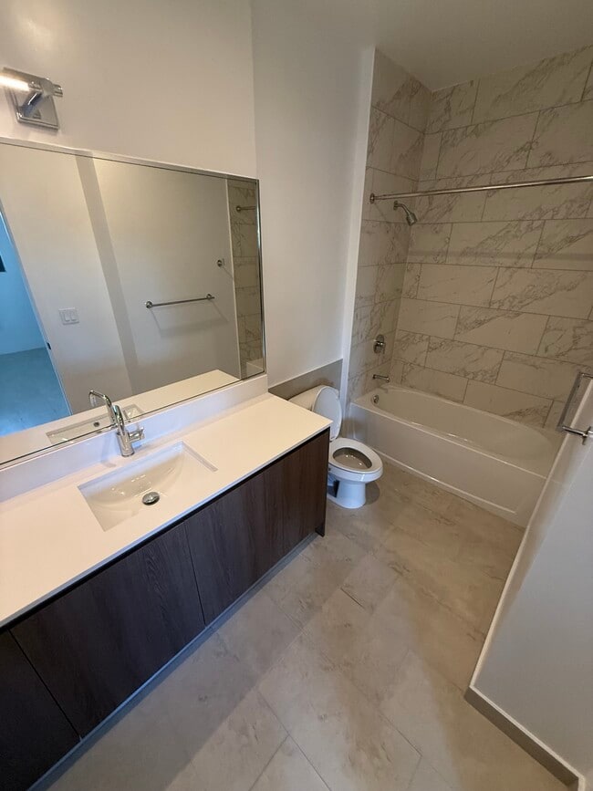 Photo - 2509 NE 182nd St Unit A2