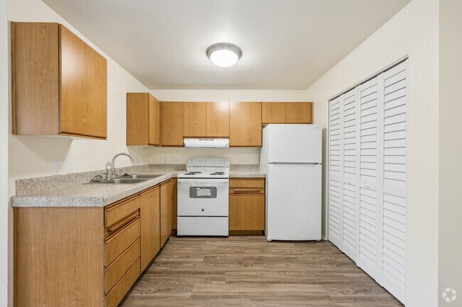1BR, 1BA - 604SF - Kitchen