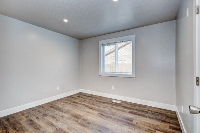 Photo - 605 E Elgin St