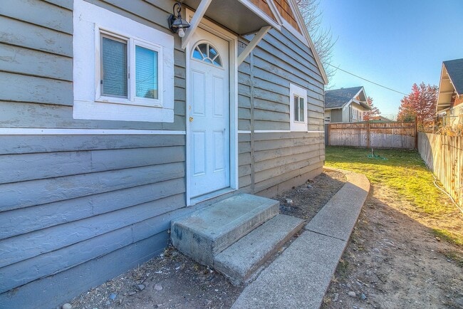 Photo - 411 S Naches Ave Unit 3