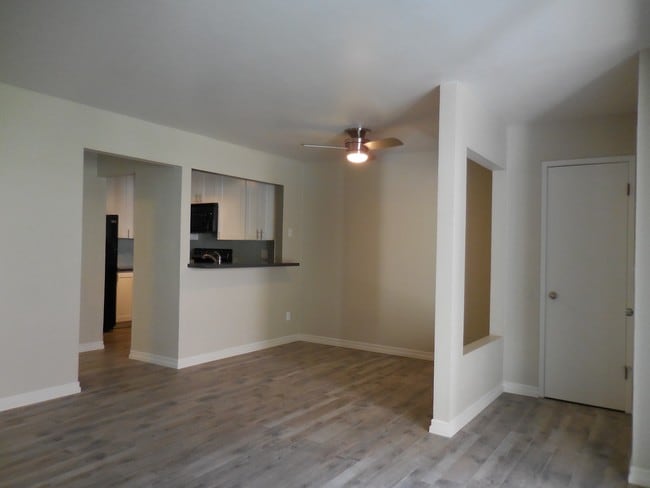 Photo - 3250 Ashford St Unidad E