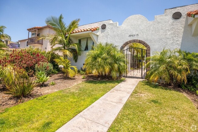 Charming Second Floor Apartment Home - Charming Second Floor Apartment Home Unit 3967 1/2