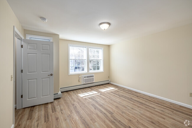3BR, 2BA - 1,200SF - Master Bedroom