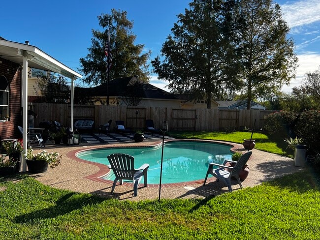 Building Photo - 15611 Brookwood Lake Pl