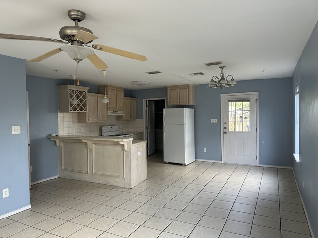 Building Photo - 1503 W Kiwi Rental