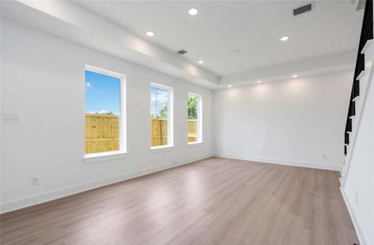 Photo - 4601 White Rock St