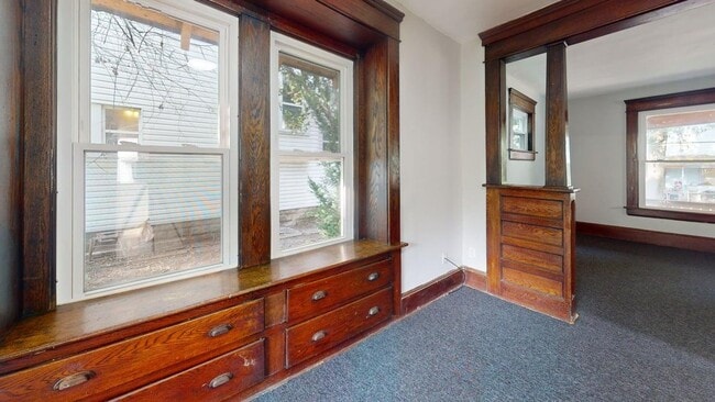 Photo - 837 Sumner St