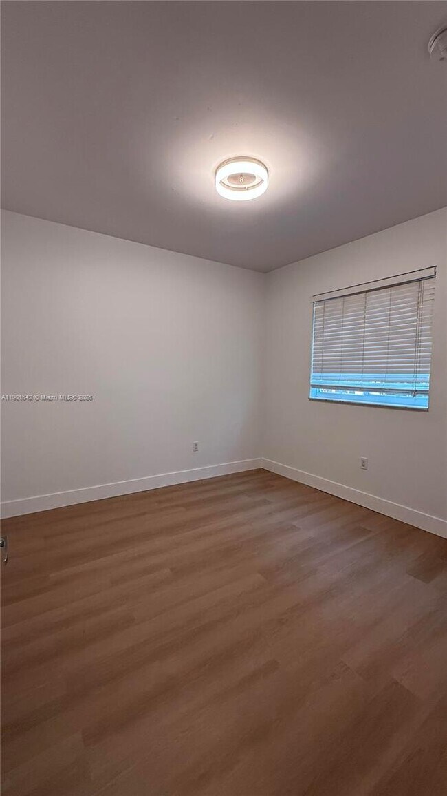 Photo - 729 Meridian Ave Unidad 3