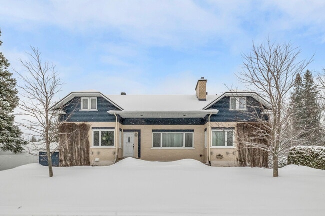 Photo - 2391 Boul Laurier Unit In front of Ulaval