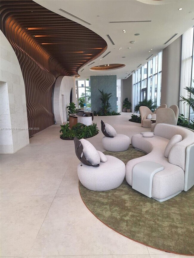 Photo - 700 NE 24th St Unidad 1603