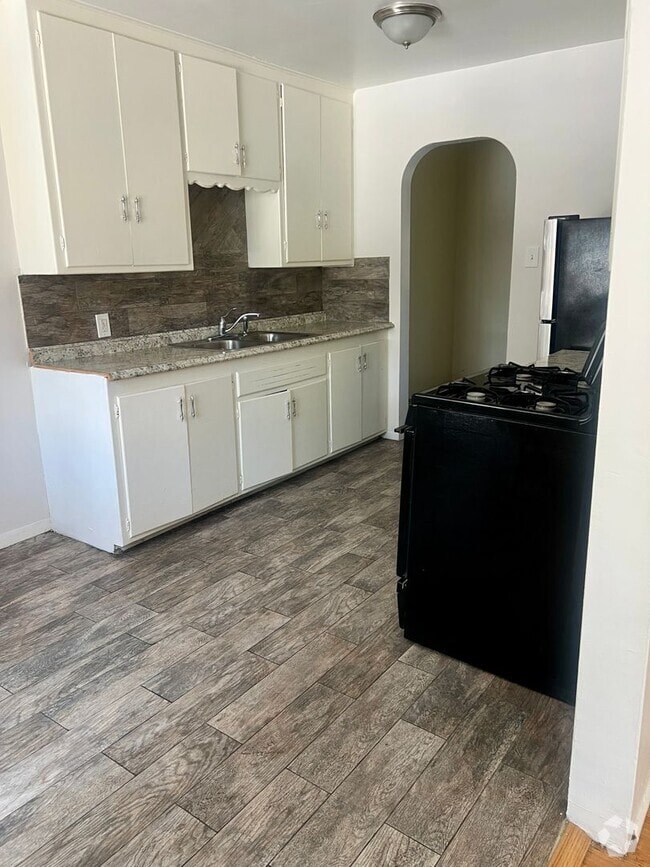 Building Photo - Unit 1406 1/2 Unit 1406 Rental