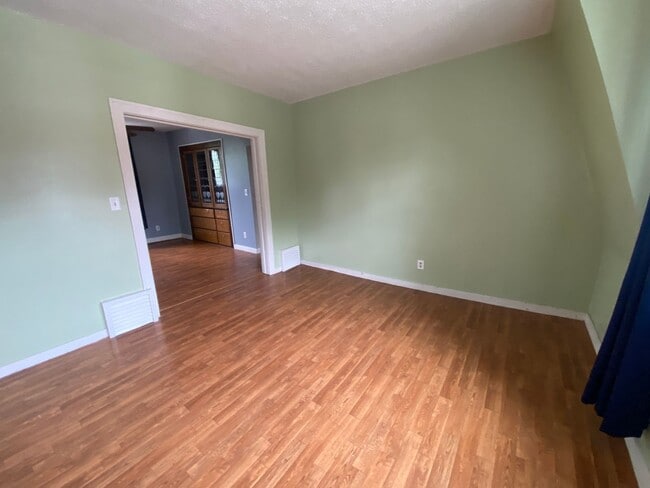 Photo - Updated 2 bed/1 bath Duplex for Rent!