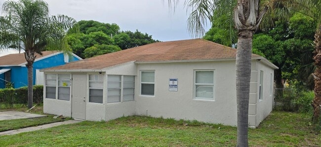 Building Photo - 632 W 2nd St Rental