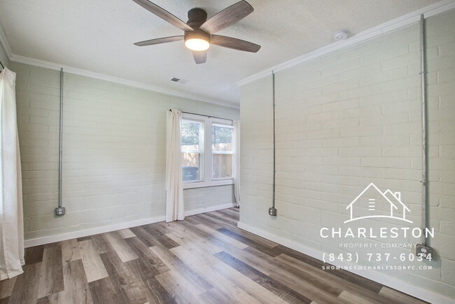 Photo - 118 Klein St