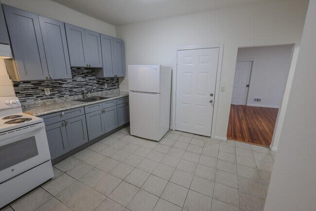 Building Photo - 127 Intervale St Unit 2