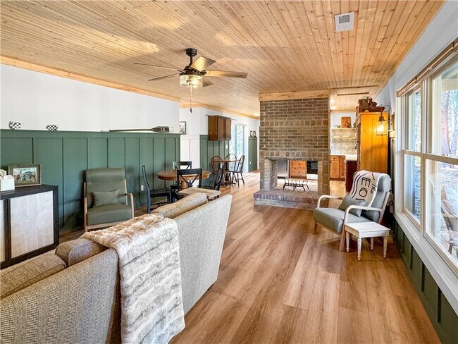 Photo - 920 State Rd S-37-128