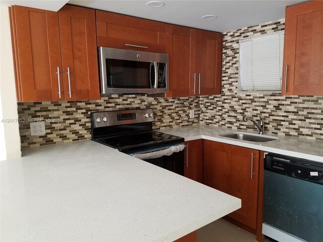 Photo - 8290 Lake Dr Unidad 316
