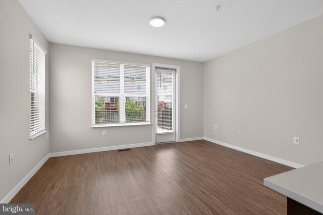 Photo - 5851 Columbia Pike