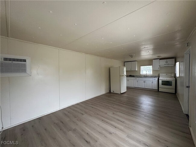 Photo - 8376 Nault Rd