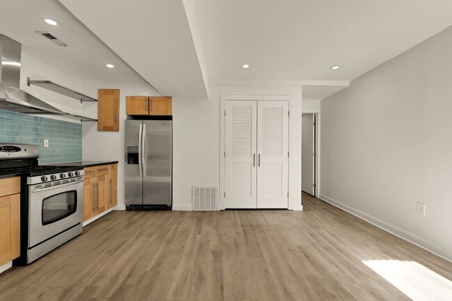 Photo - Bright and Spacious Terrace Level 2br in Mt. Pleasant!