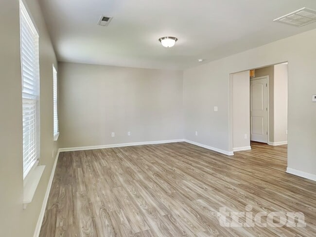 Photo - 427 Randolph Dr