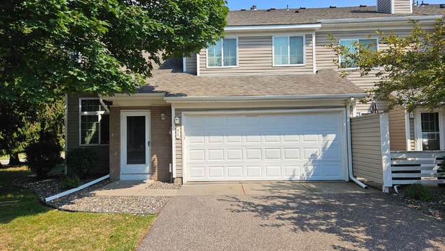 Building Photo - 2-Bed 1 bath Townhouse Retreat in Plymouth with Spacious 1208 Sq Ft Layout. Unit #31