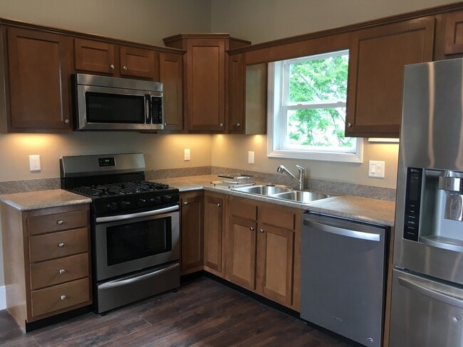 Photo - 631 E Chestnut St Unit 631-B