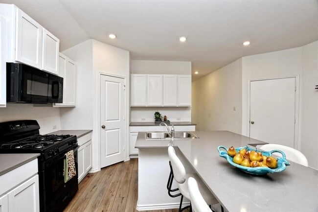 Photo - 2108 Golden Grain Ln