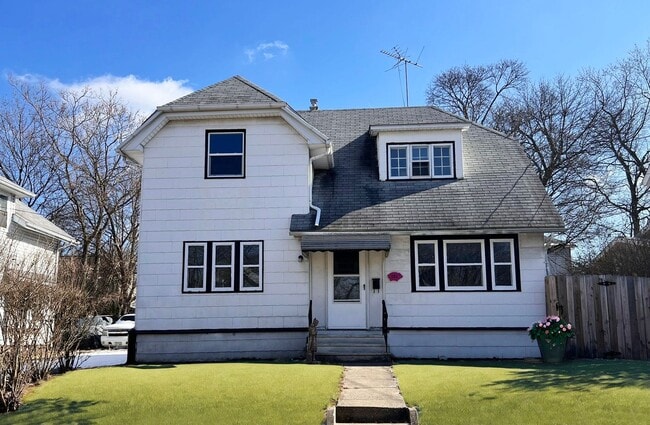 Building Photo - Beautifully finished 3 bedroom home for rent - Akron OH