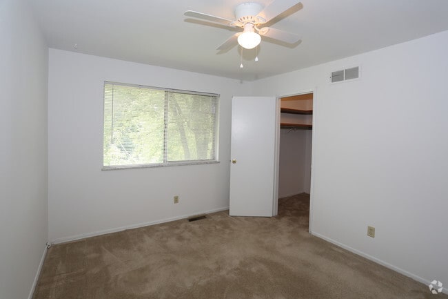 2BR, 1.5BA - 1005 SF