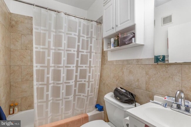 Photo - 821 Catharine St Unit 1