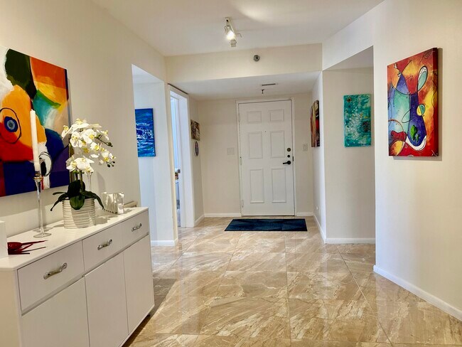 Building Photo - 7568 Regency Lake Dr Unit 602